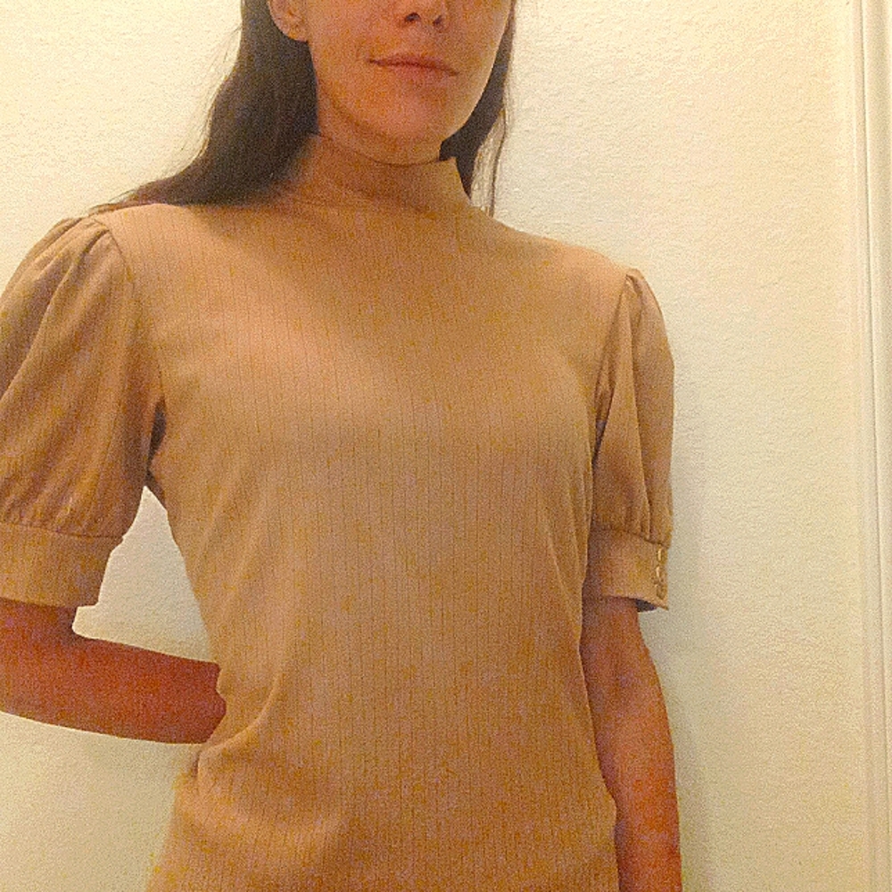 Short princess sleeve mock neck ribbed top